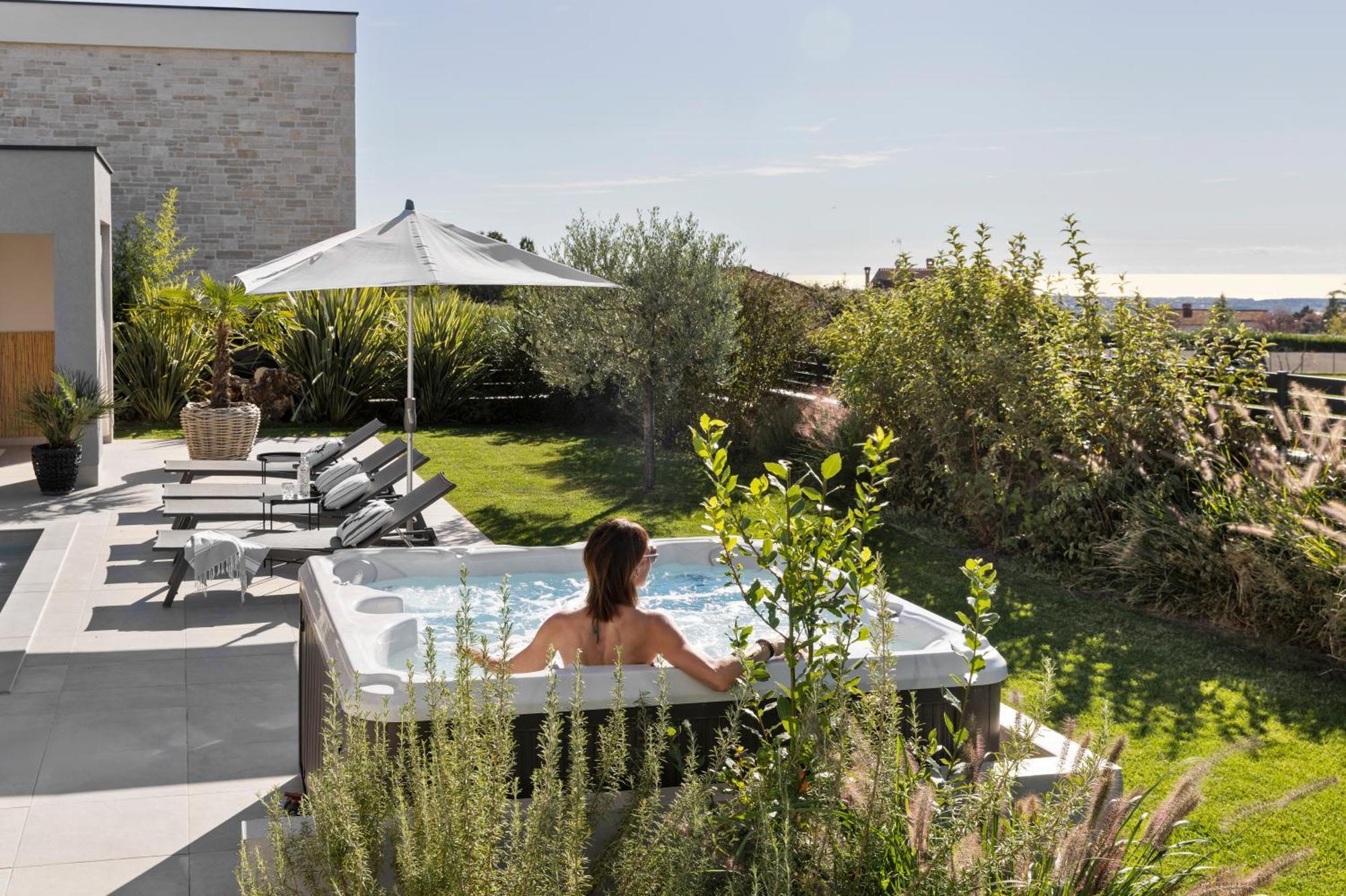 Villa Bewegte Berge Kaštelir Exteriör bild